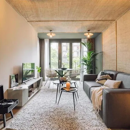 Tagbu - 2 Bedroom And Balcony In Eixample Dreta Apartment Barcelona